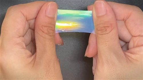 Gorgeous rainbow-colored, stretchy film for distinguishing sugars