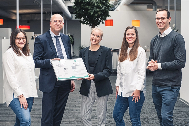 Georg Dieners (Secretary General of the OEKO-TEX® Association) and Michael Möller (Division Manager Audits & Certification at Hohenstein) hand over the first OEKO-TEX® RESPONSIBLE BUSINESS certificate to the successful pilot customer Weitblick. © Hohenstein